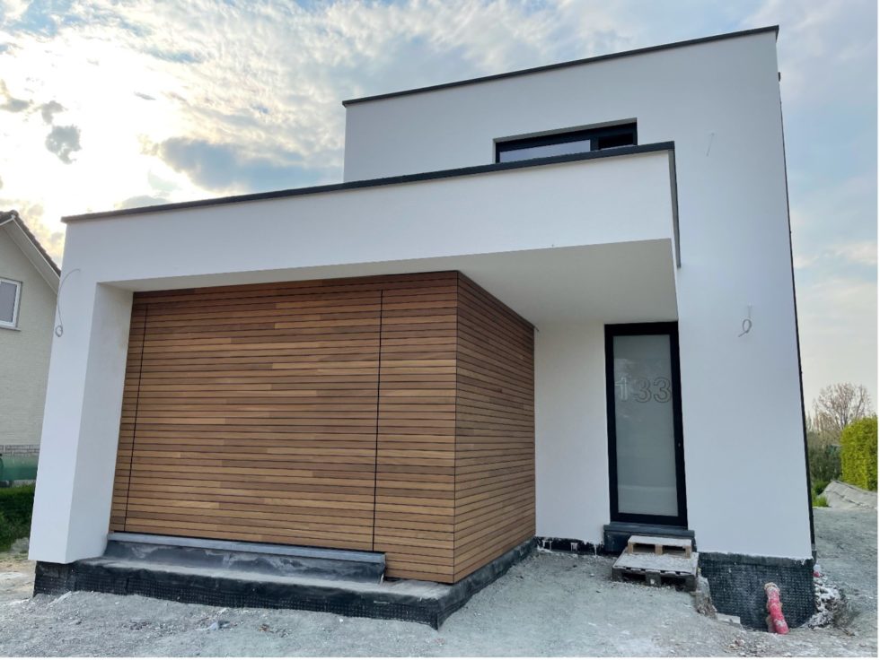 Porte de garage avec bardage Ayous - Portes Sesame