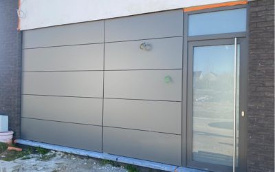 Porte de garage avec bardage Rockpanel